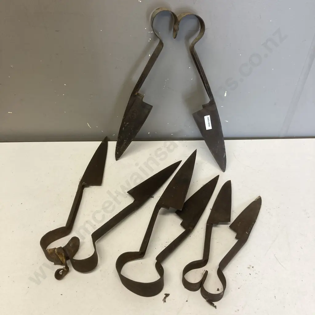 Vintage Shears x 4 Image 1++