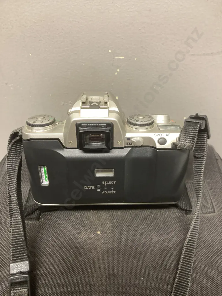 Pentax MZ-5 35mm SLR Film Camera SMC Pentax-F 1:4-5.6 35-80mm Lens,  Canon 50mm Lens & Bag Image 1++