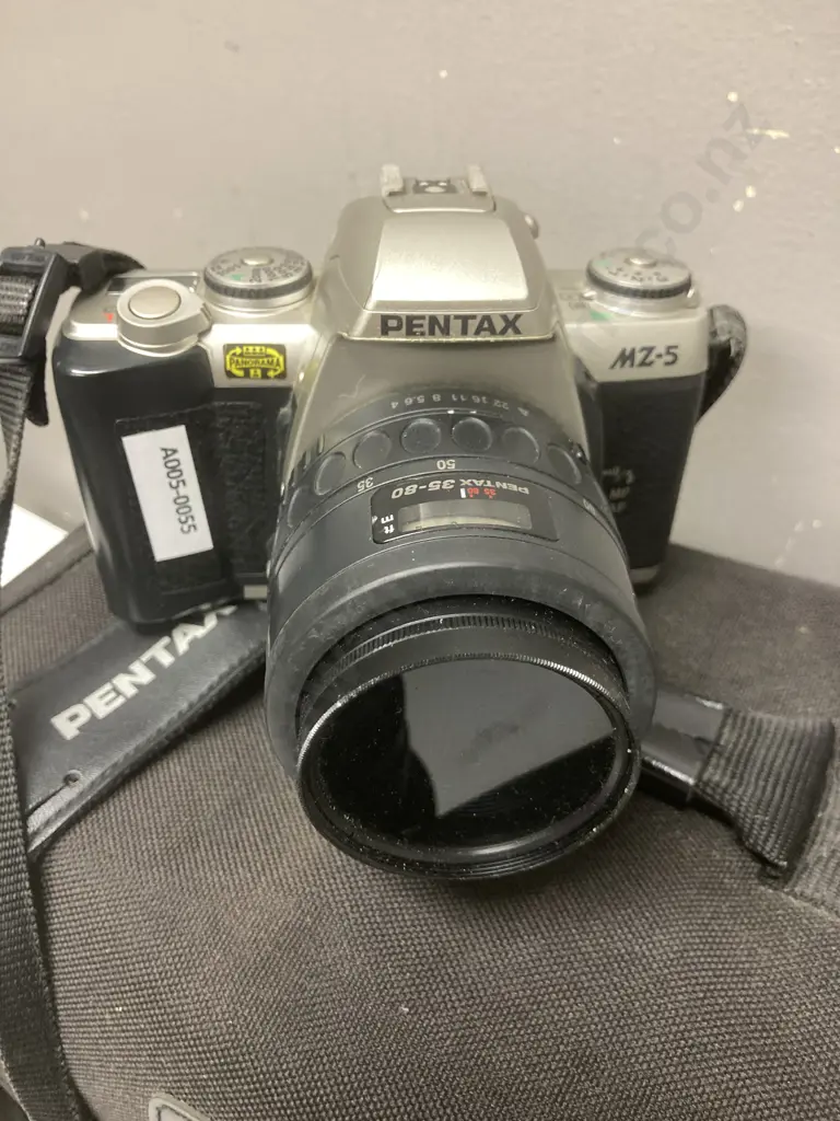 Pentax MZ-5 35mm SLR Film Camera SMC Pentax-F 1:4-5.6 35-80mm Lens,  Canon 50mm Lens & Bag Image 1++