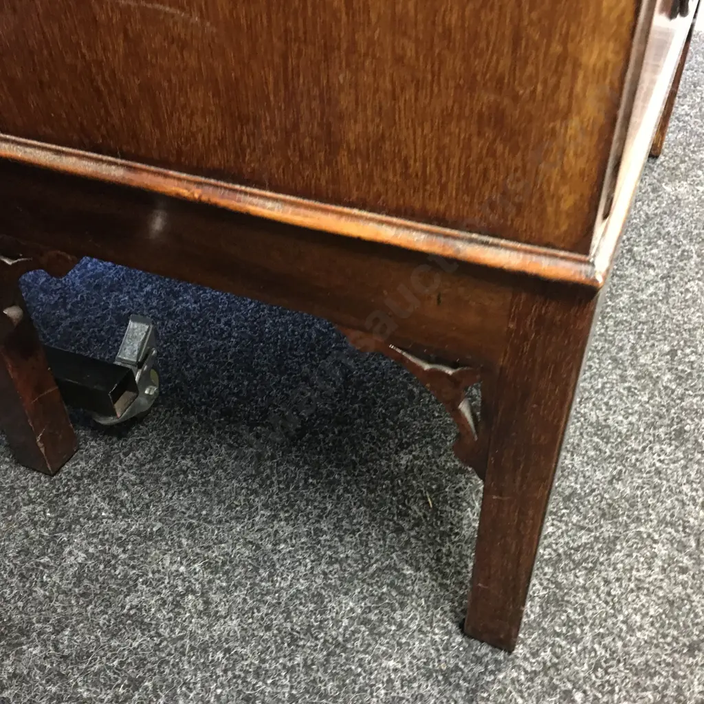 Mahogany Writing Bureau Three Drawer H101,W76,D42cm. Image 1++