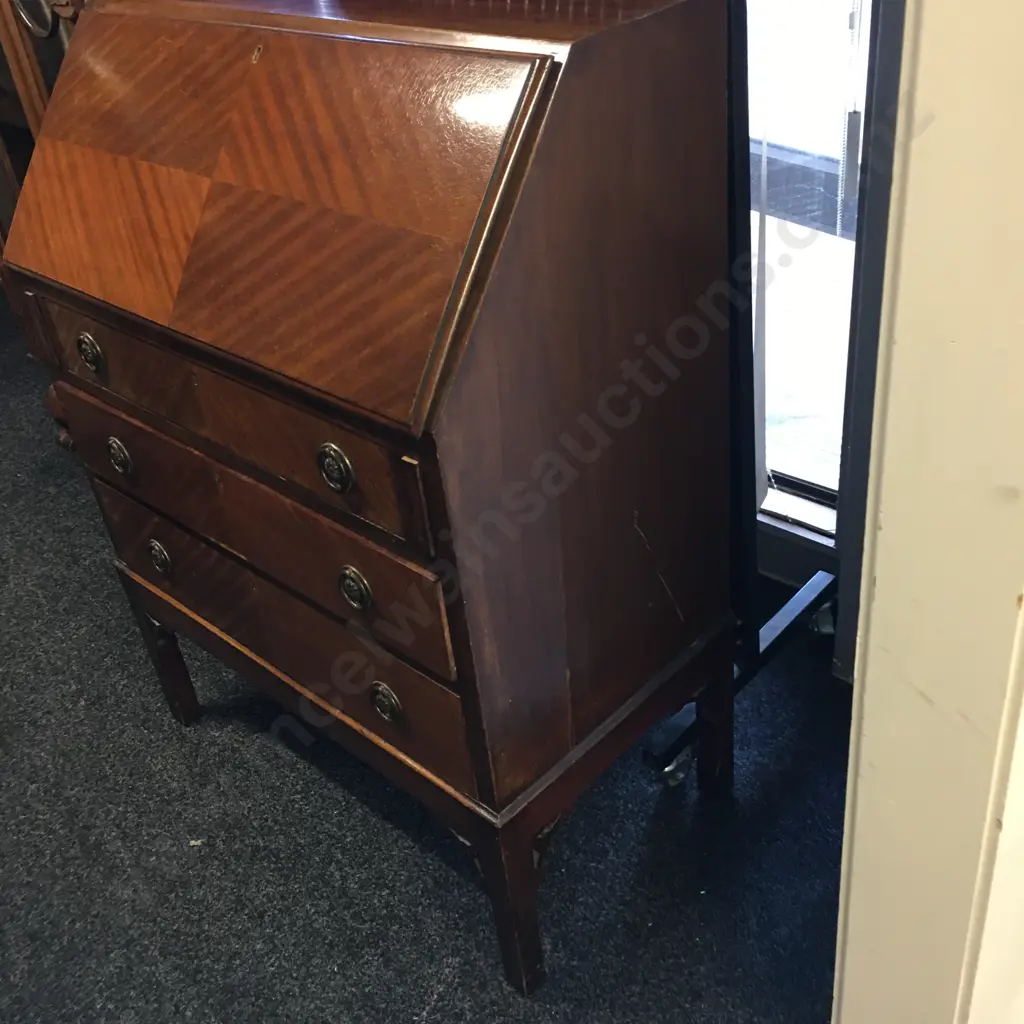 Mahogany Writing Bureau Three Drawer H101,W76,D42cm. Image 1++