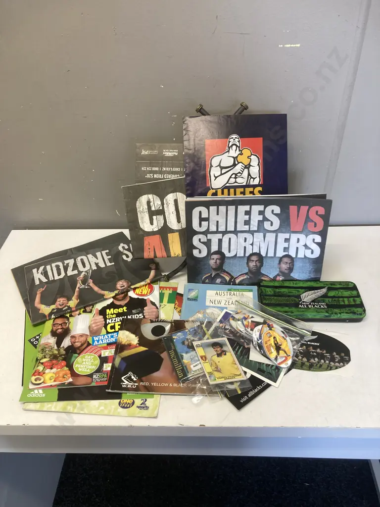Box Lot Sports Cards, Mags & Souvenirs Etc Image 1++