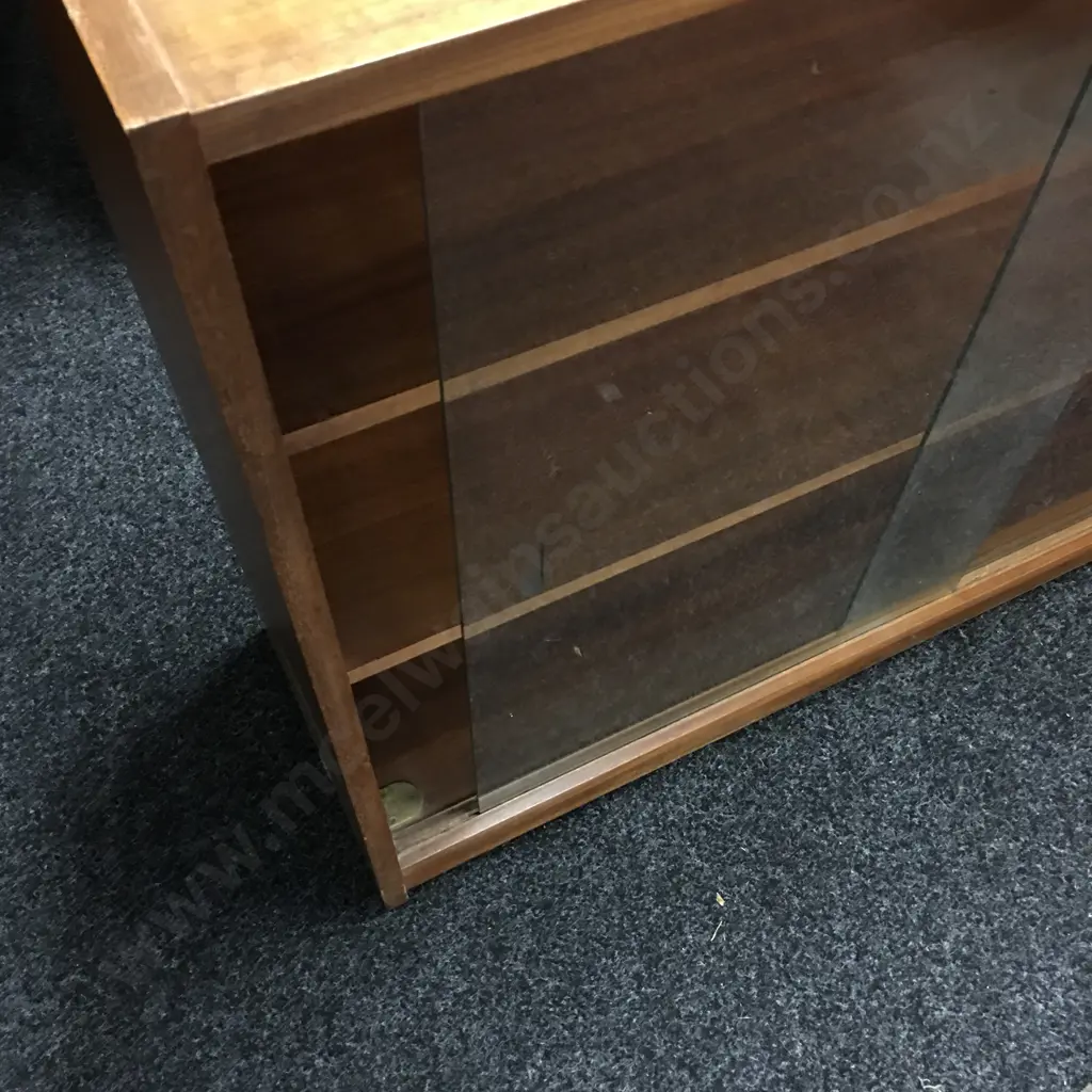 Retro Mahogany Display Cabinet Two Glass Sliding Doors H76,W91,D29cm. Image 1++