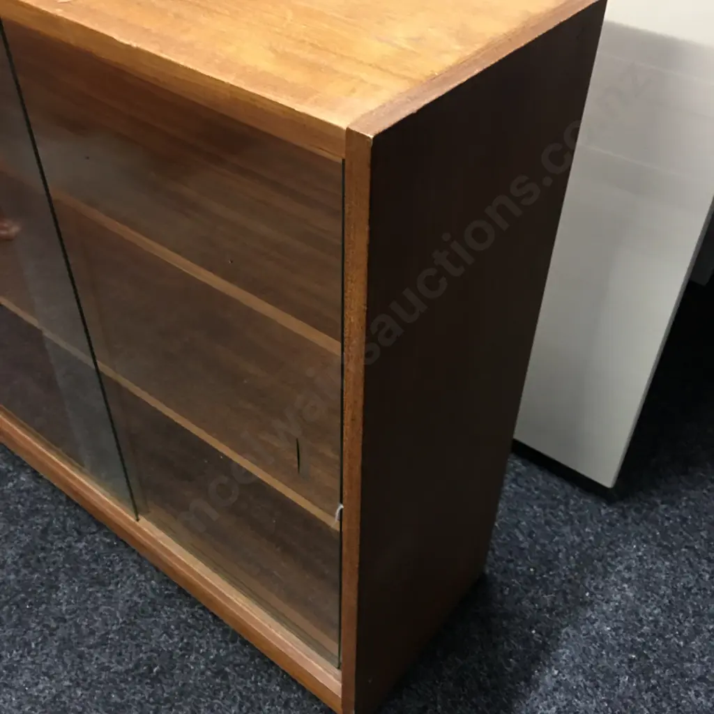 Retro Mahogany Display Cabinet Two Glass Sliding Doors H76,W91,D29cm. Image 1++