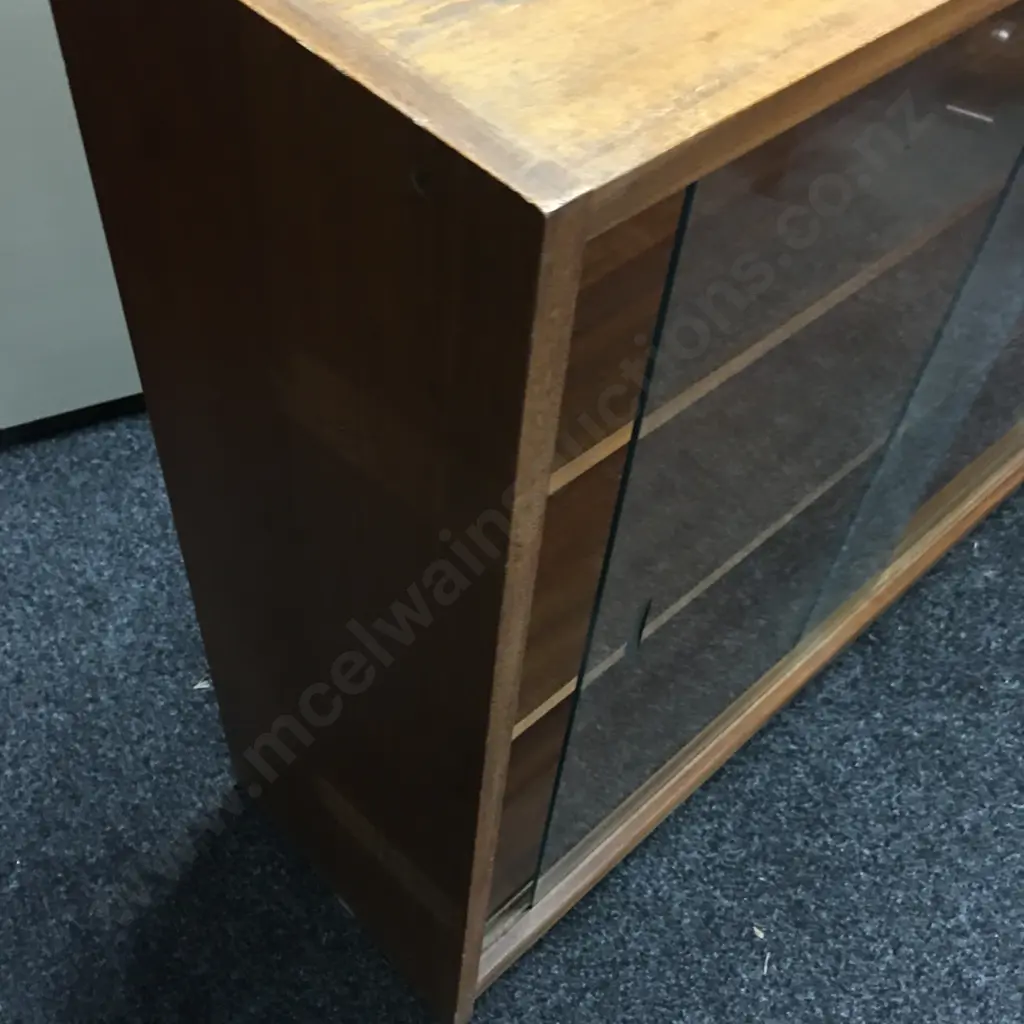 Retro Mahogany Display Cabinet Two Glass Sliding Doors H76,W91,D29cm. Image 1++