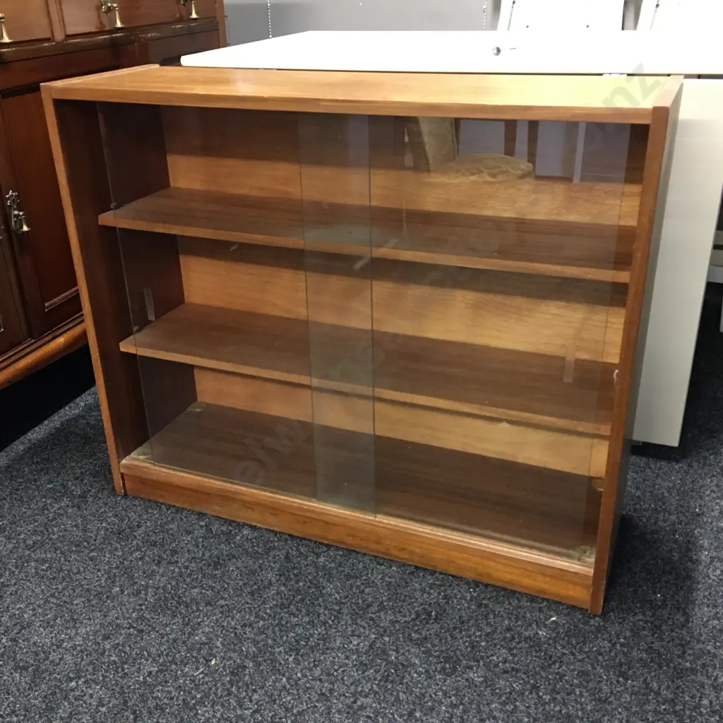 Retro Mahogany Display Cabinet Two Glass Sliding Doors H76,W91,D29cm. Image 1++