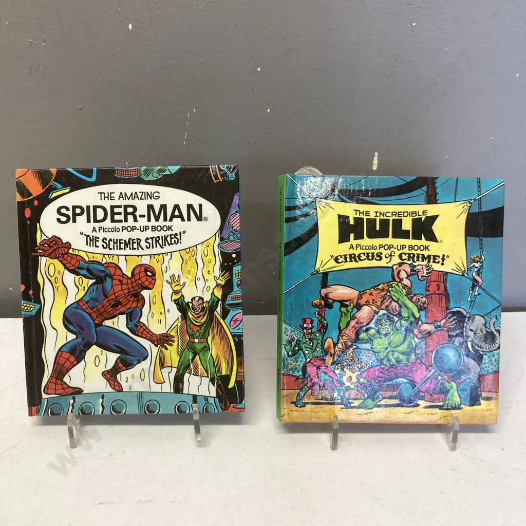 Vintage 1982 Marvel Piccolo Pop-Up Books The Amazing Spiderman "The Schemer Strikes" & Incredible Hulk "Circus Of Crime" Image 1++