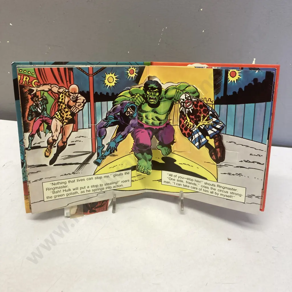 Vintage 1982 Marvel Piccolo Pop-Up Books The Amazing Spiderman "The Schemer Strikes" & Incredible Hulk "Circus Of Crime" Image 1++