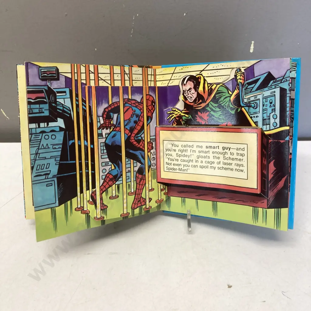 Vintage 1982 Marvel Piccolo Pop-Up Books The Amazing Spiderman "The Schemer Strikes" & Incredible Hulk "Circus Of Crime" Image 1++
