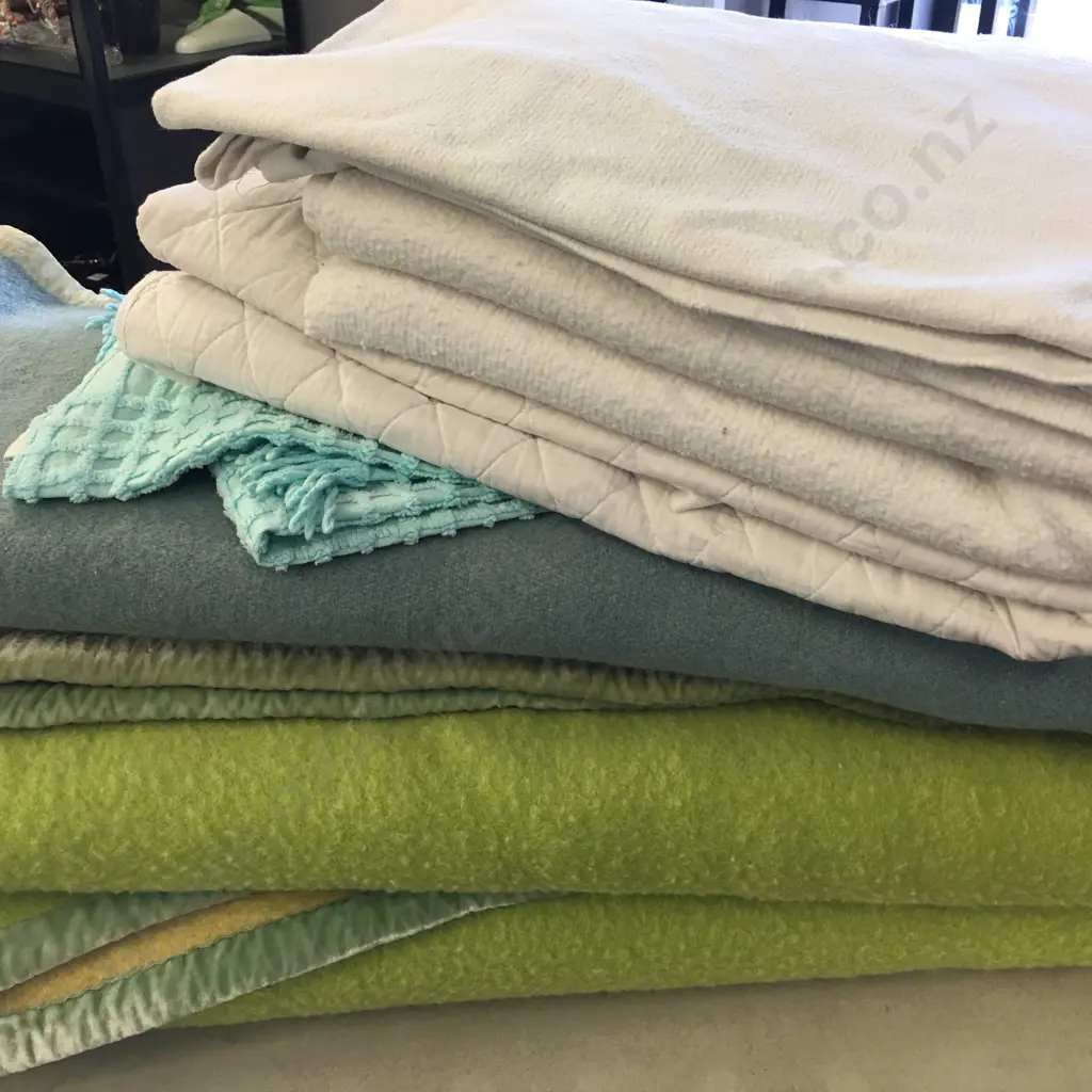 Selection Of Vintage Linen Including Single & Double Image 1++