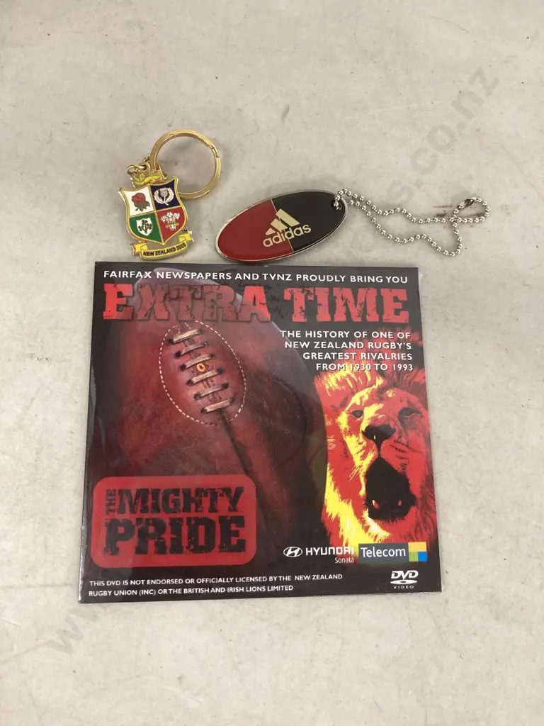British & Irish Lions New Zealand 2005 - Pair of Flag Pendants, Metal Key Rings & DVD Image 1++