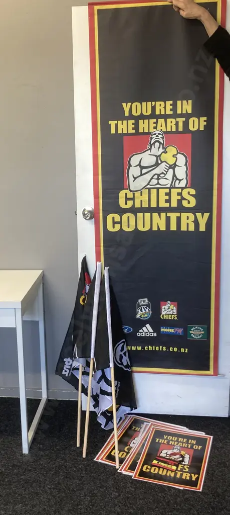 Vintage Chiefs Banner, Flags, Purse, Rubber Bracelet & Posters Image 1++