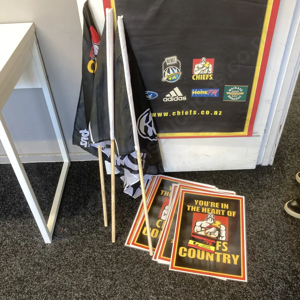 Vintage Chiefs Banner, Flags, Purse, Rubber Bracelet & Posters Image 1++