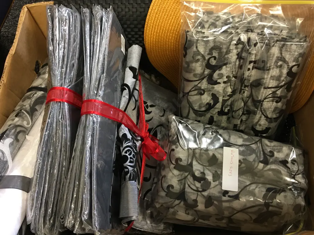 Box Lot Placemats, Table Runners Etc Image 1++