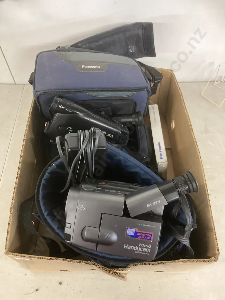 Sony Video8 Handycam & Accessories & Vintage Panasonic A3 Video Camera With Accessories Image 1++