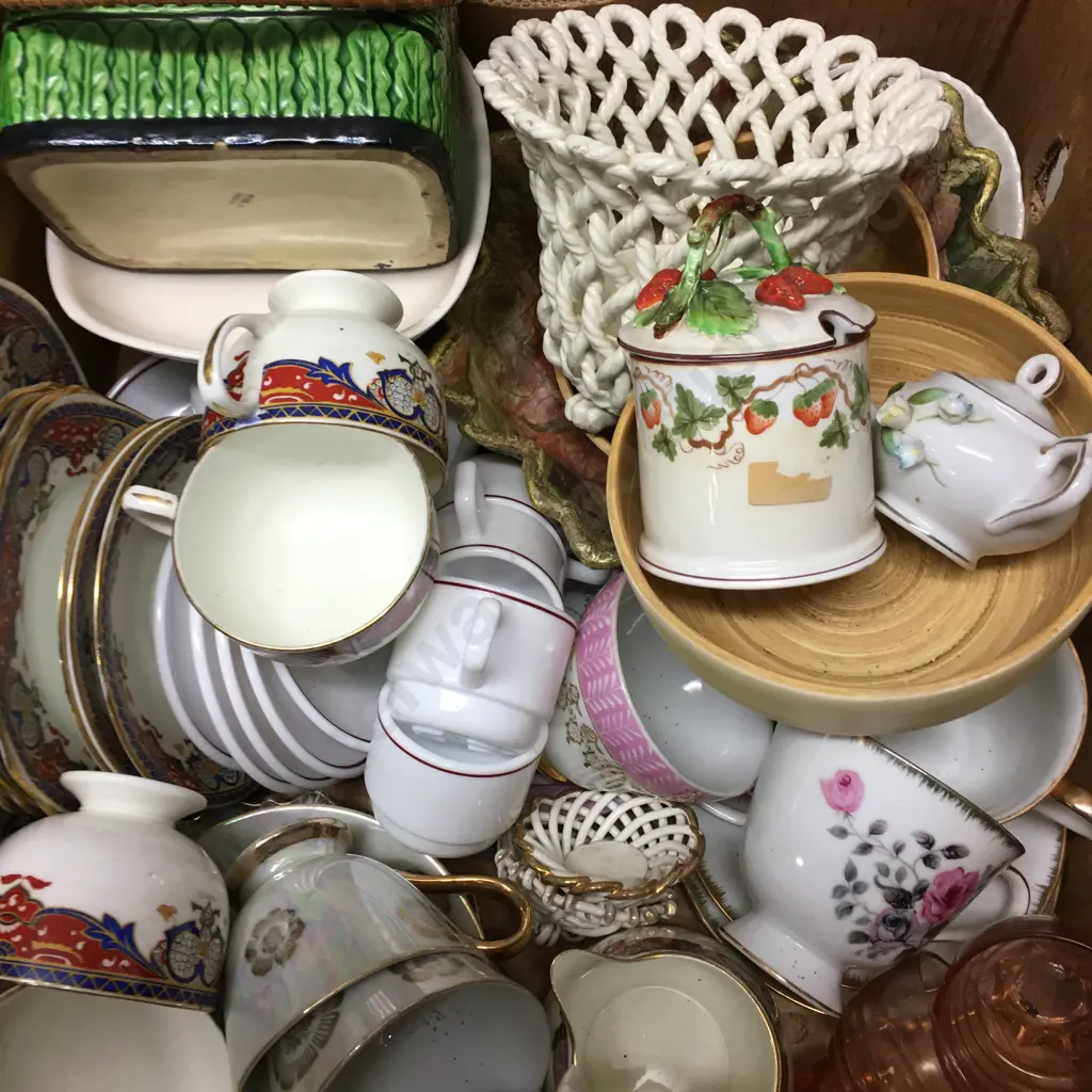 Box Lot Crockery Items Image 1++