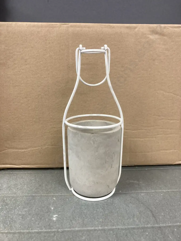 Lot of 18 Concrete Pots With Wire Frames Image 1++