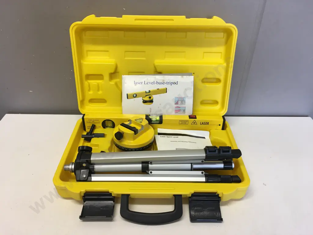 Laser Level In Plastic Case Image 1++