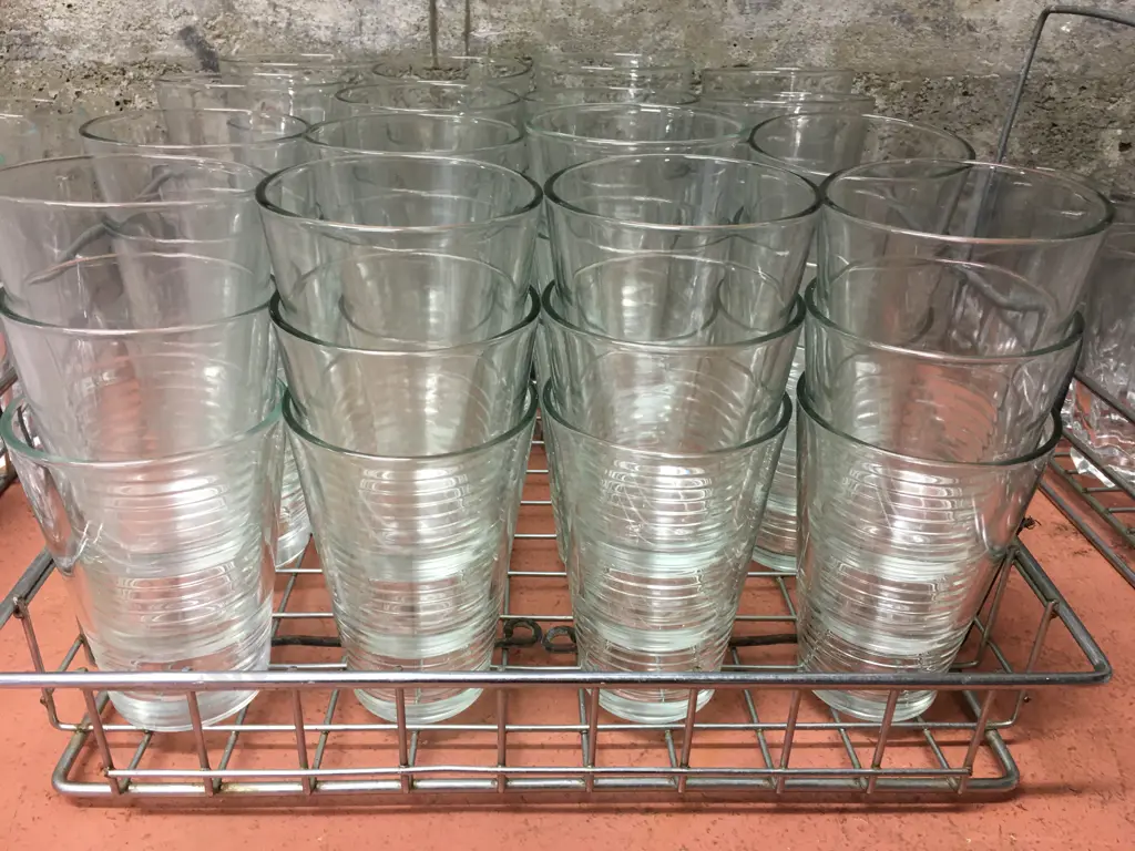 48 Glasses In Stainless Steel Tray Image 1++