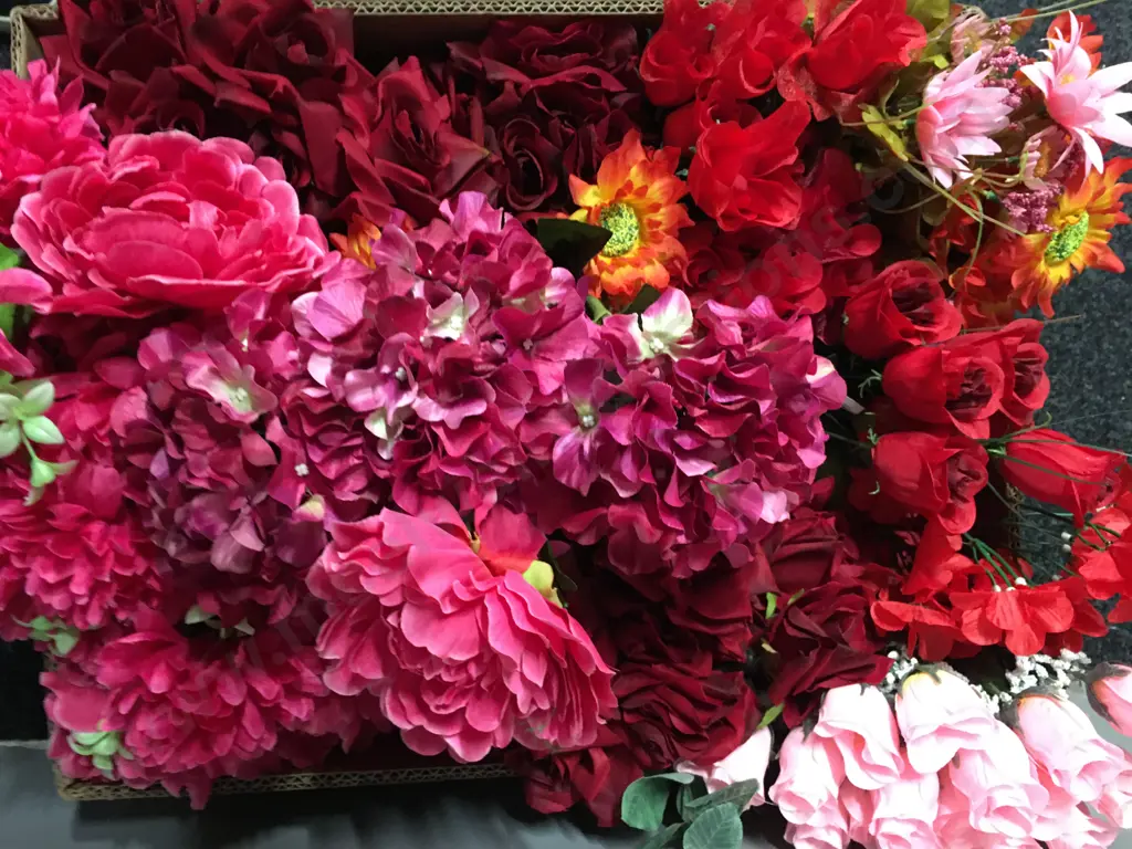 Box Lot Assorted Dried Flowers Image 1++