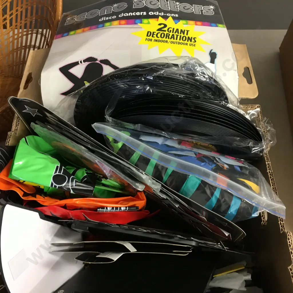 Box Lot Party Scene Setters Etc Image 1++