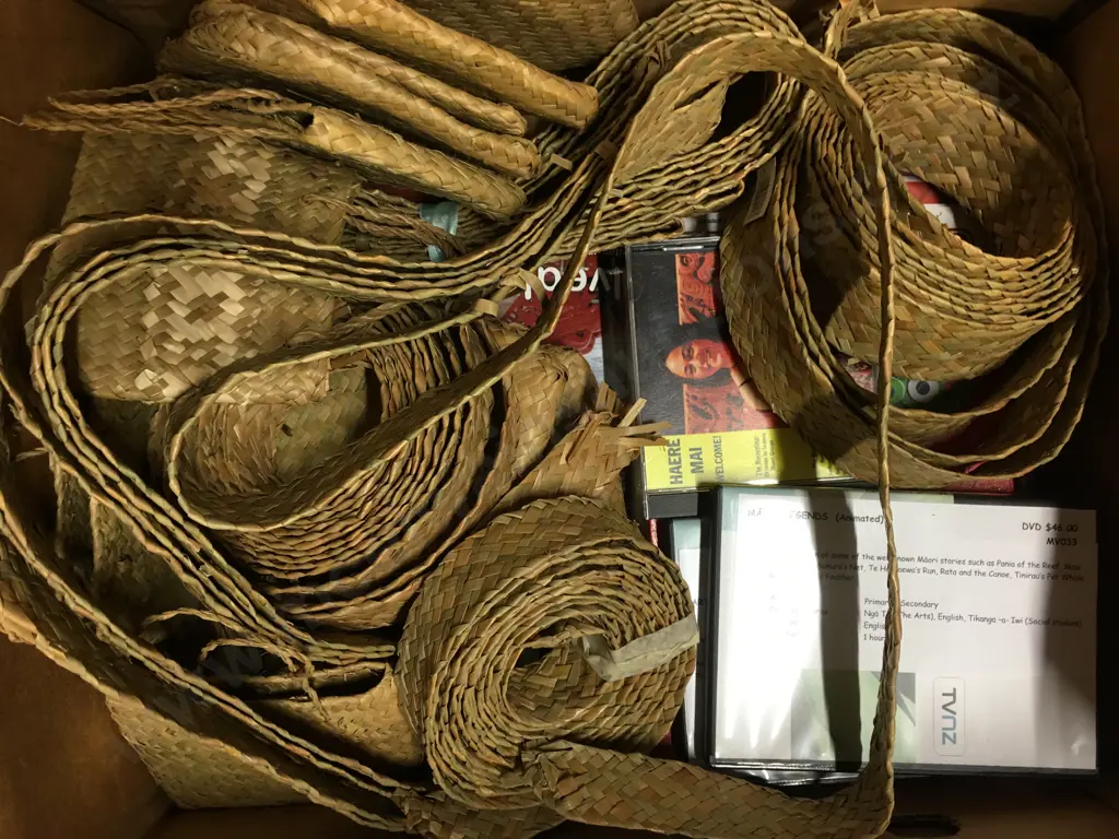 Box Lot Woven Flax Items & Kiwi Stuff Image 1++