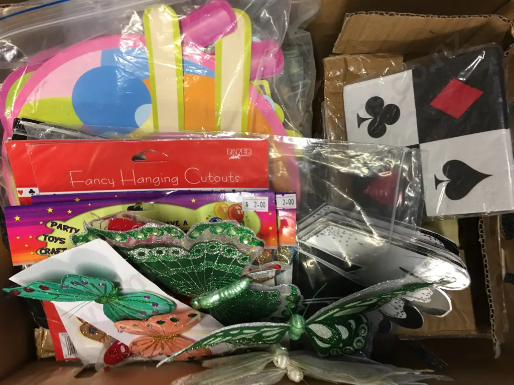 Box Lot Butterflies, Serviettes Etc Image 1++