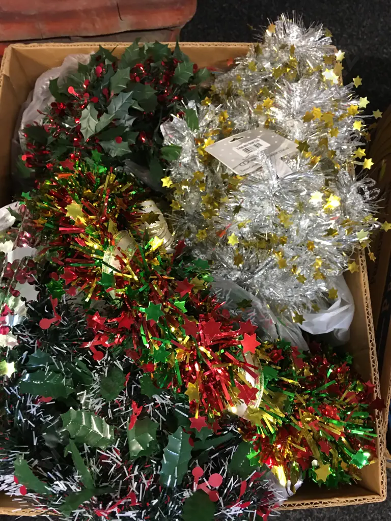 Box Lot Christmas Tinsel, Including Wreath Image 1++