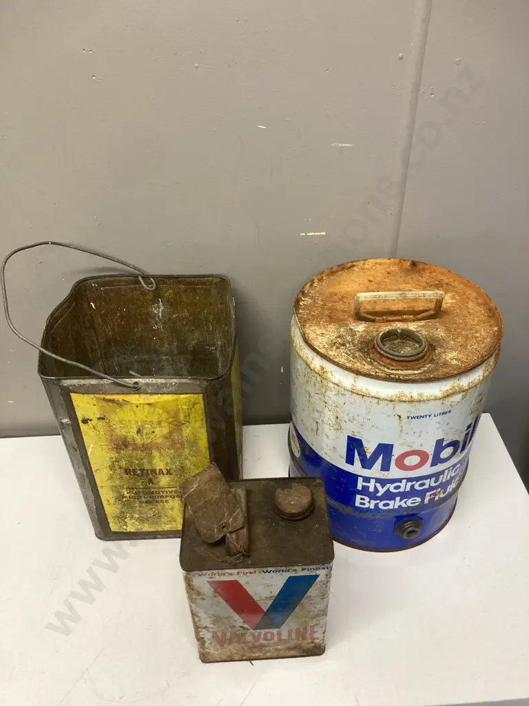 Vintage Tins Image 1++
