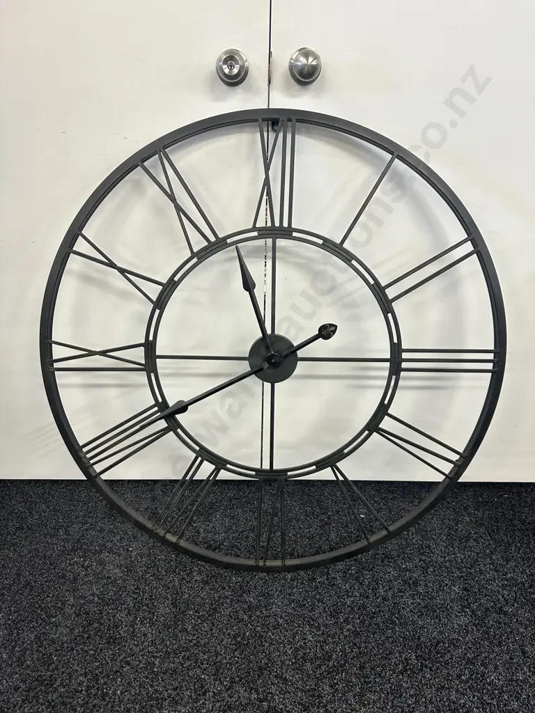 Large Black Steel Decorative Clock. Dia 102cm Image 1++