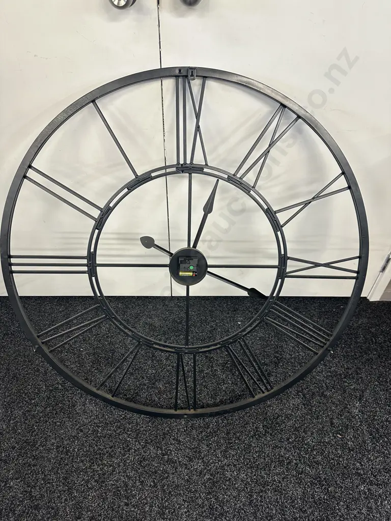 Large Black Steel Decorative Clock. Dia 102cm Image 1++