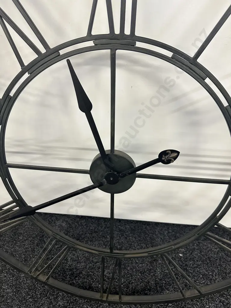 Large Black Steel Decorative Clock. Dia 102cm Image 1++