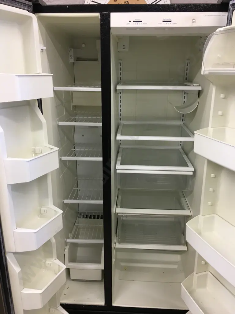 Whirlpool 6ED2FHKXRL 640L Side By Side Fridge Freezer, Stainless Steel & Black Image 1++