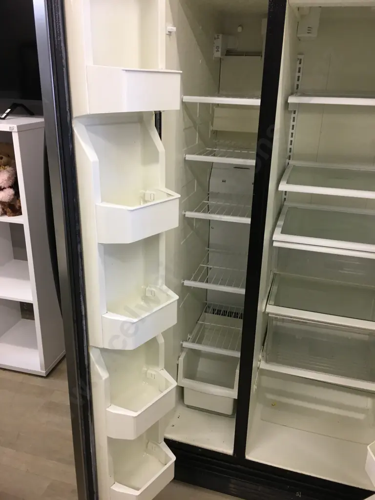 Whirlpool 6ED2FHKXRL 640L Side By Side Fridge Freezer, Stainless Steel & Black Image 1++