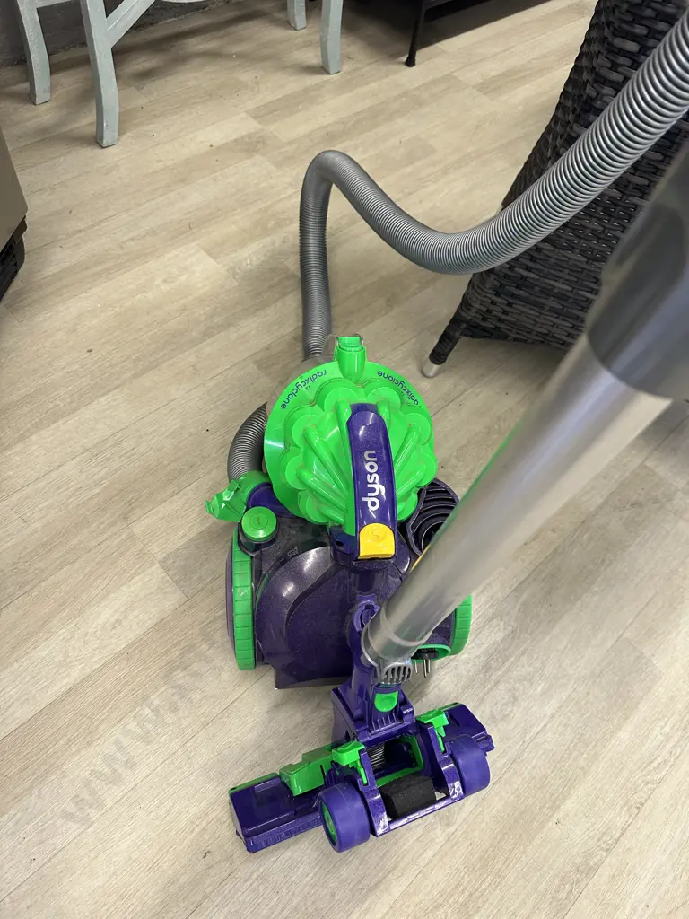 Dyson 12 Radix Cyclone Vacuum Cleaner #103-AU-A19218 Image 1++
