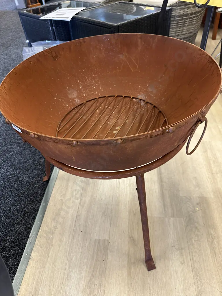 Big Smoke Delhi Firepit - Rustic Iron. 56 x 59cm Image 1++