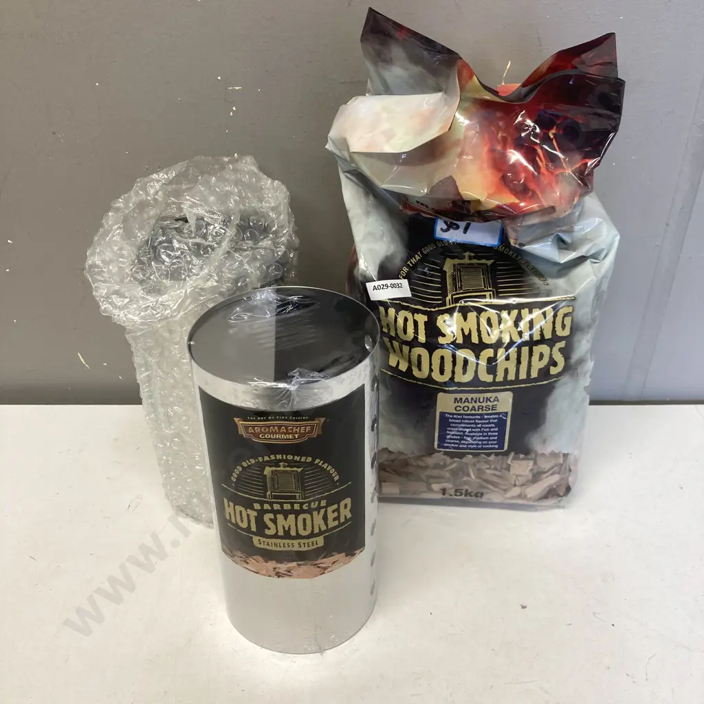 Aromachef Gourmet BBQ Hot Smokers x 2 With 1.5Kg Bag of BBQ Manuka Coarse Woodchips Image 1++