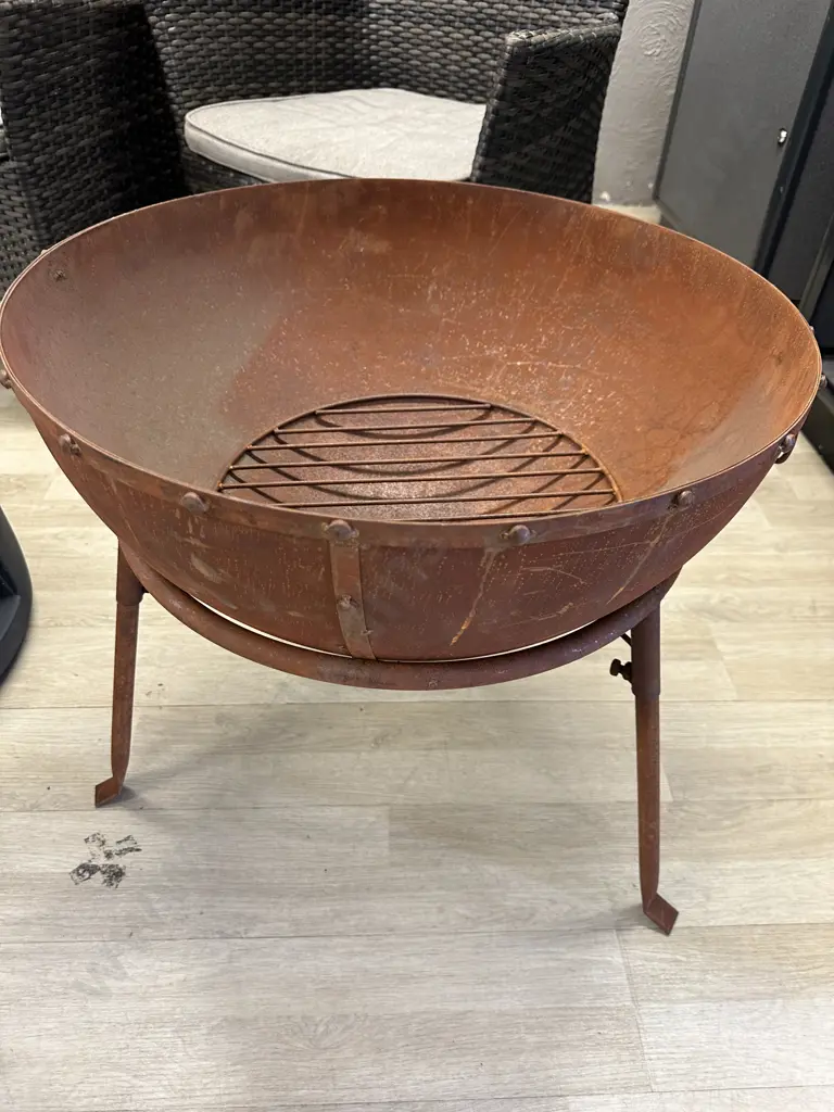 Big Smoke Delhi Firepit - Rustic Iron. 56 x 59cm Image 1++