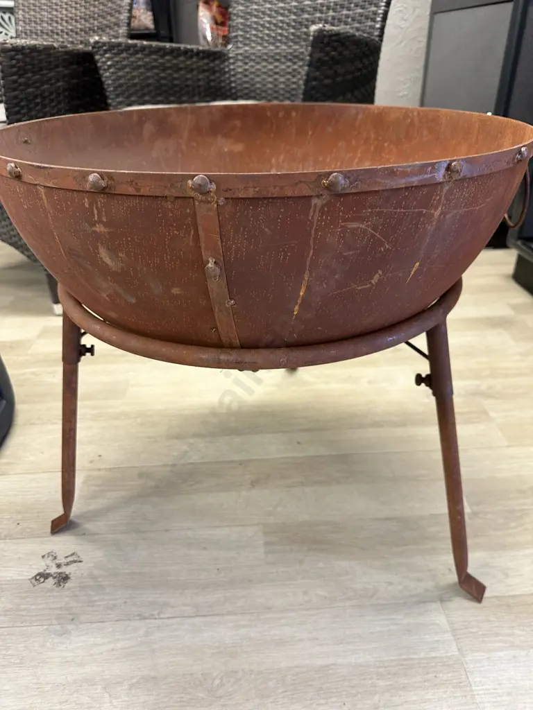 Big Smoke Delhi Firepit - Rustic Iron. 56 x 59cm Image 1++