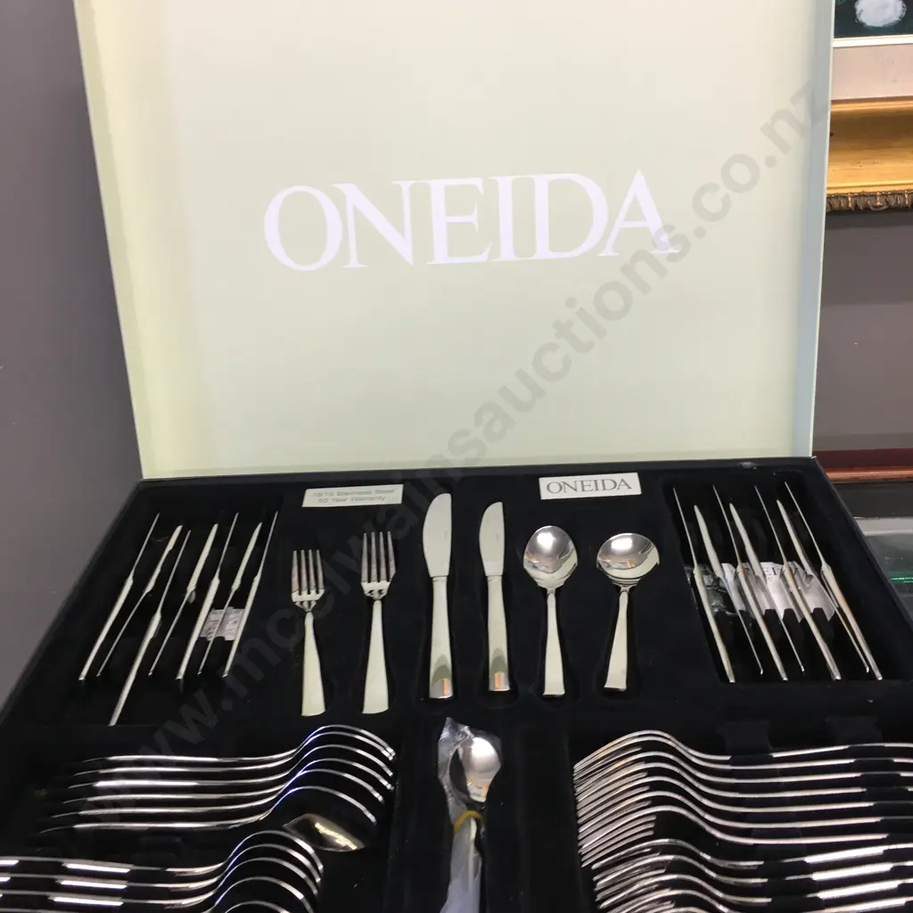 Oneida Andorra 56 Piece Cutlery Set, Boxed. 18/10 Image 1++