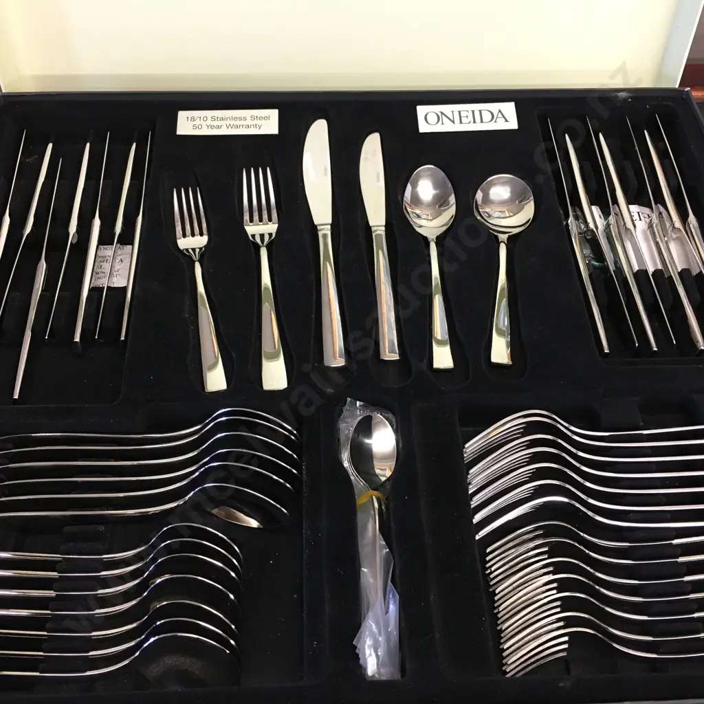 Oneida Andorra 56 Piece Cutlery Set, Boxed. 18/10 Image 1++