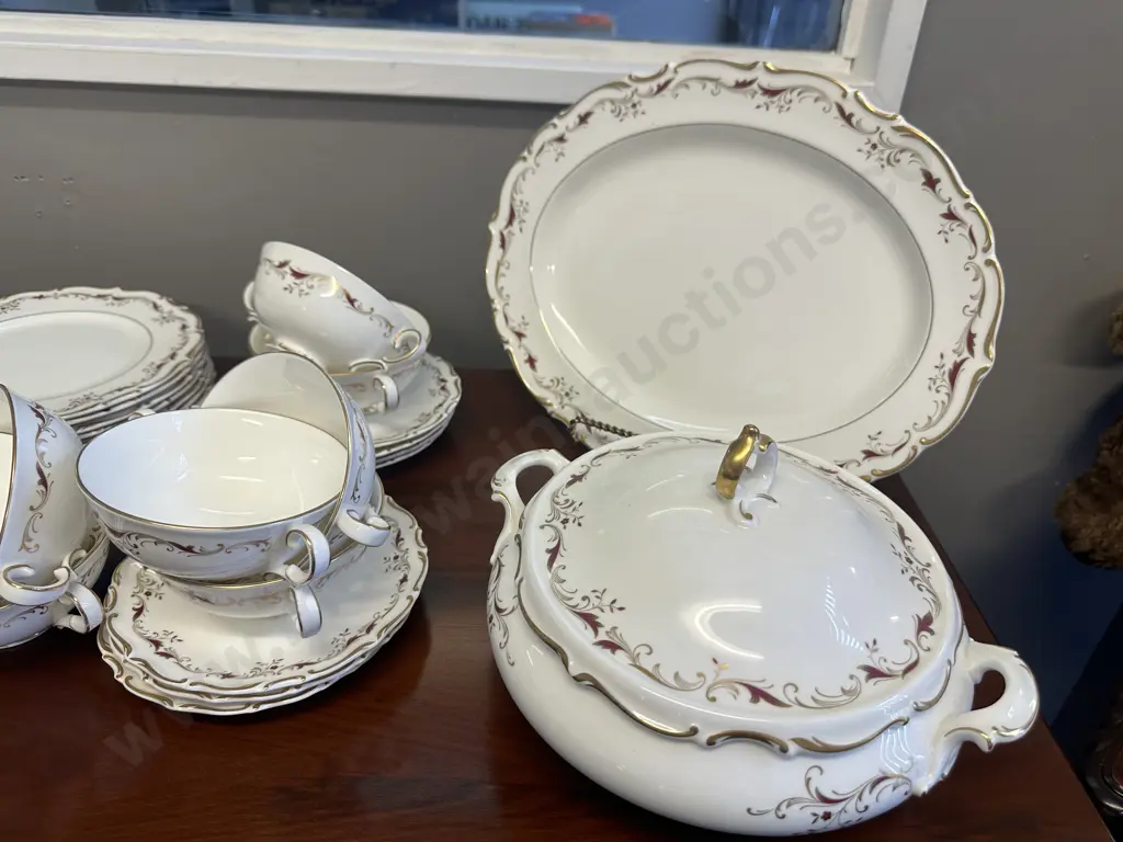 Royal Doulton 'Strasbourg' Dinner Service H.4958  Image 1++