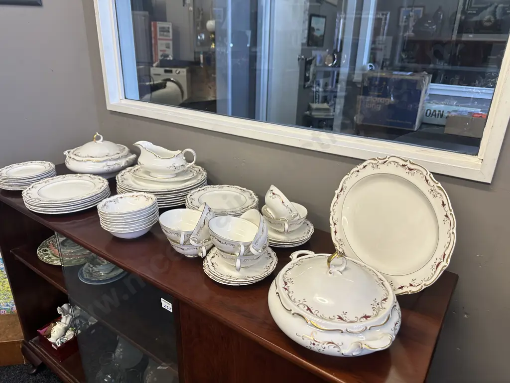 Royal Doulton 'Strasbourg' Dinner Service H.4958  Image 1++