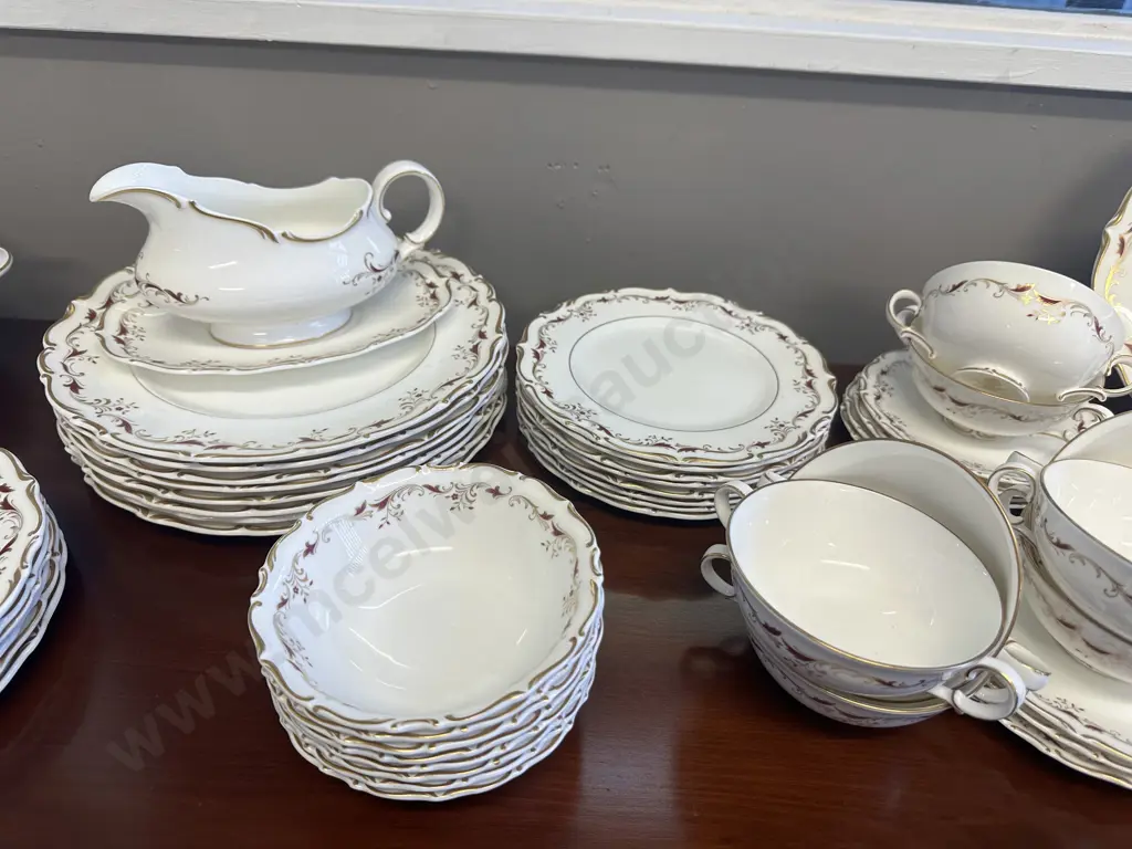 Royal Doulton 'Strasbourg' Dinner Service H.4958  Image 1++