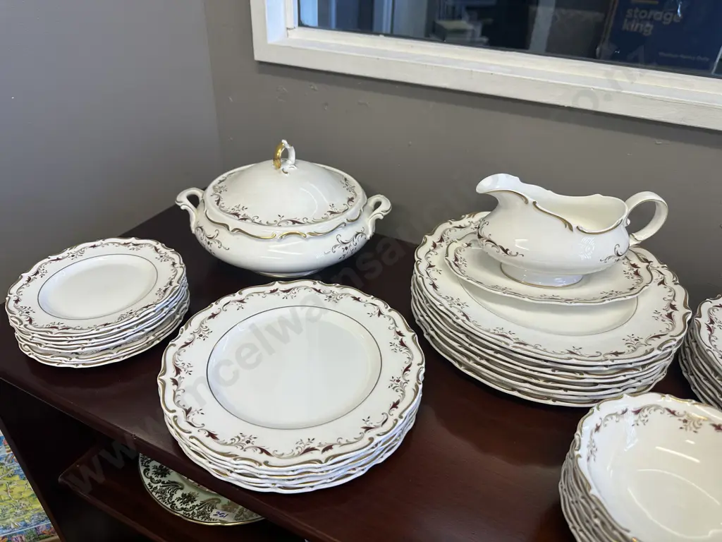 Royal Doulton 'Strasbourg' Dinner Service H.4958  Image 1++