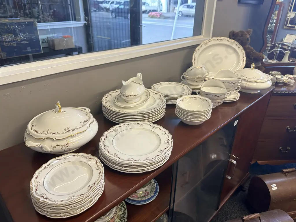 Royal Doulton 'Strasbourg' Dinner Service H.4958  Image 1++
