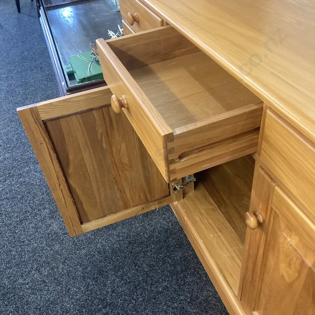Solid Rimu Buffet, 3 Drawer, 3 Door, Knob Handles, Adjustable Shelves. H86 W153 D44cm Image 1++