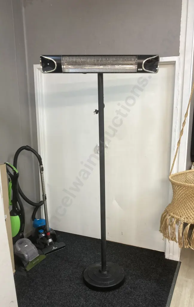 Tevo Patio Heater With Stand Model SNBHTR (No Remote) Image 1++