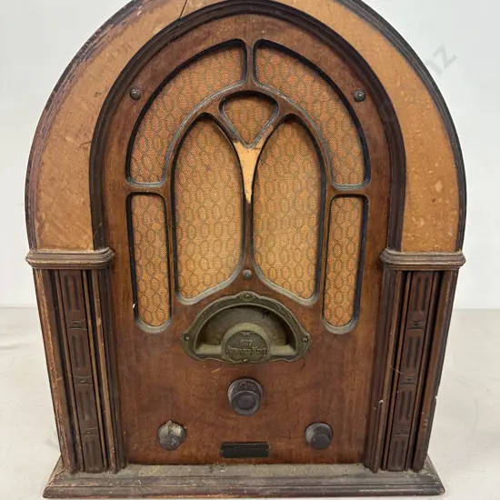 Vintage Atwater Kent 647 Cathedral Style Radio