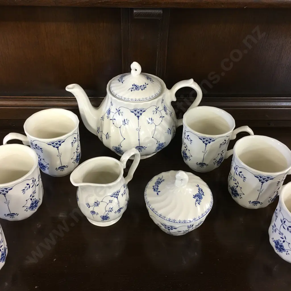 Churchill Teapot, Creamer, Sugar Bowl With Six Coffee Mugs Image 1++